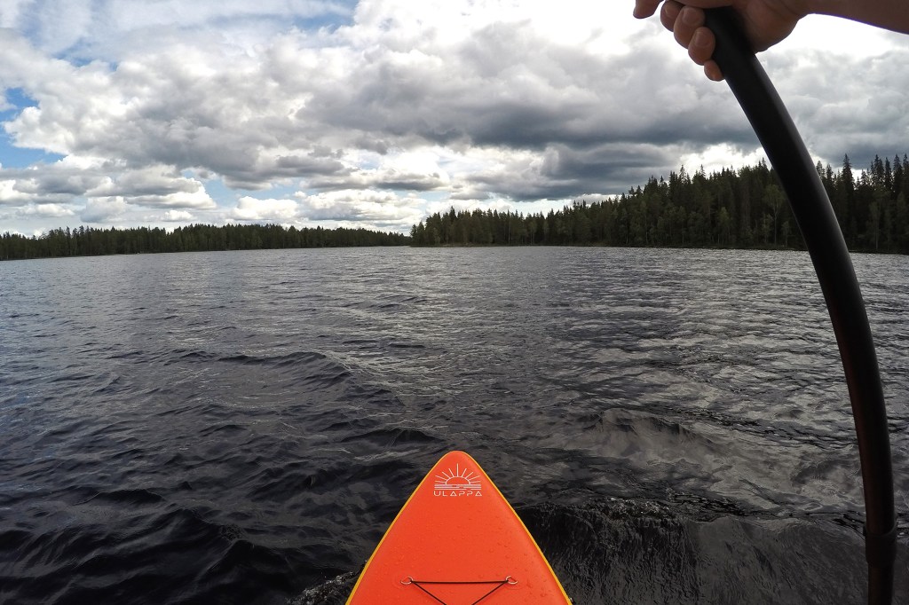 Suppailua aallokossa Ulappa Tyyni -laudalla