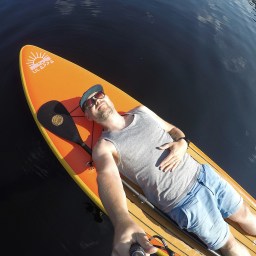 Syntymäpäivä SUP-laudalla