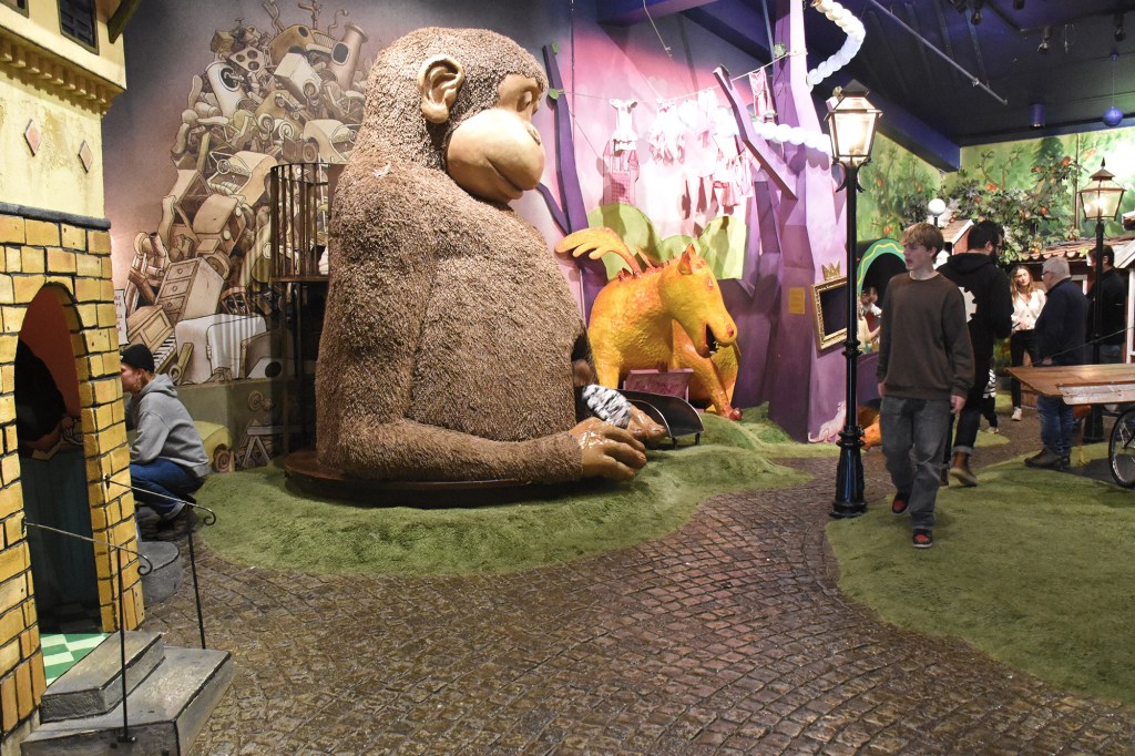 Apinaliukumäki Junibackenin satutorilla