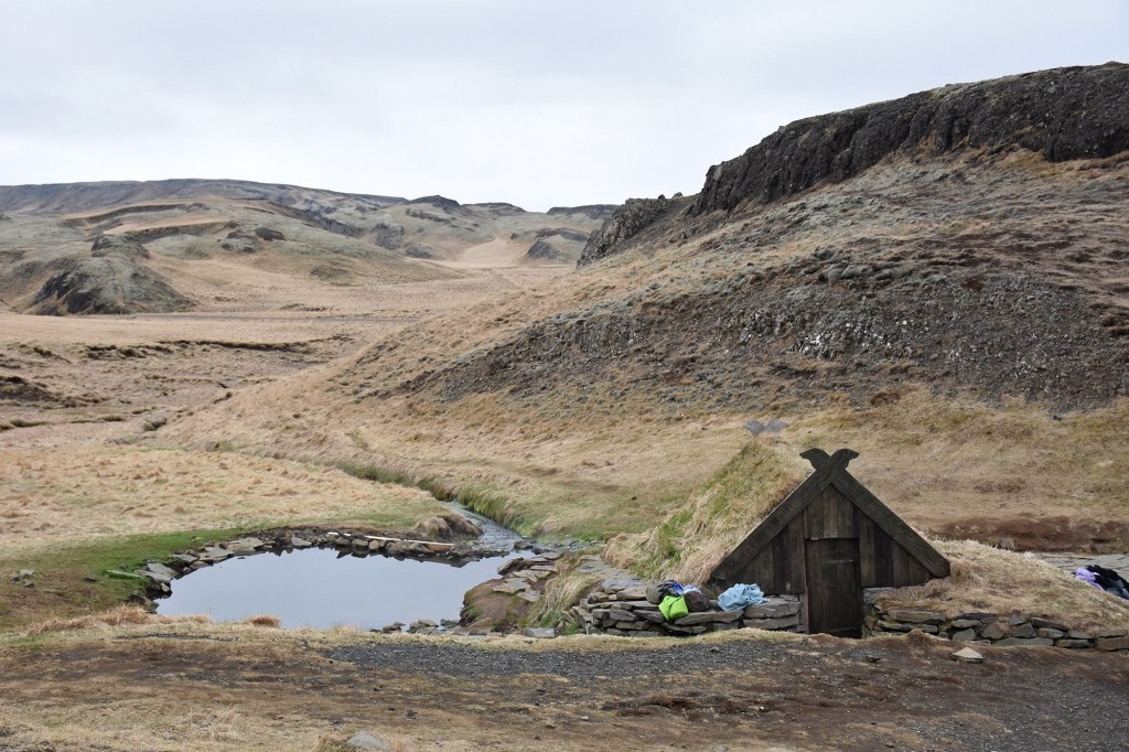 Hrunalaug - kuuma luonnonlähde Islannissa