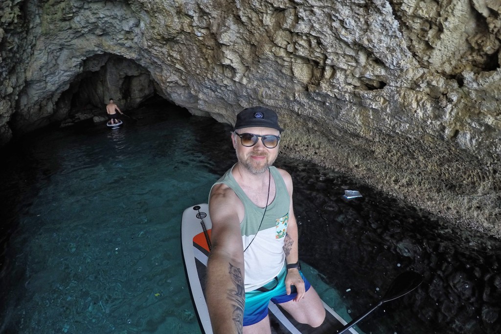 SUP-selfie yhdessä Agia Napan meriluolista