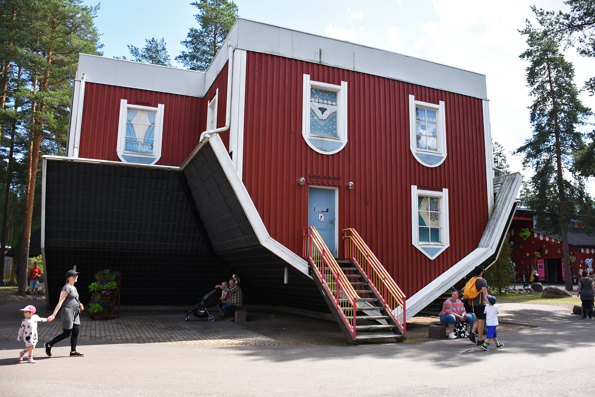 Tykkimäen Väärinpäintalo