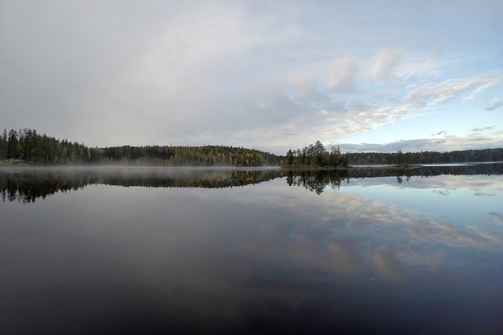 Usvaa mökkijärvellä