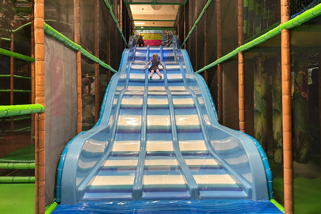 Liukumäki HopLop:issa