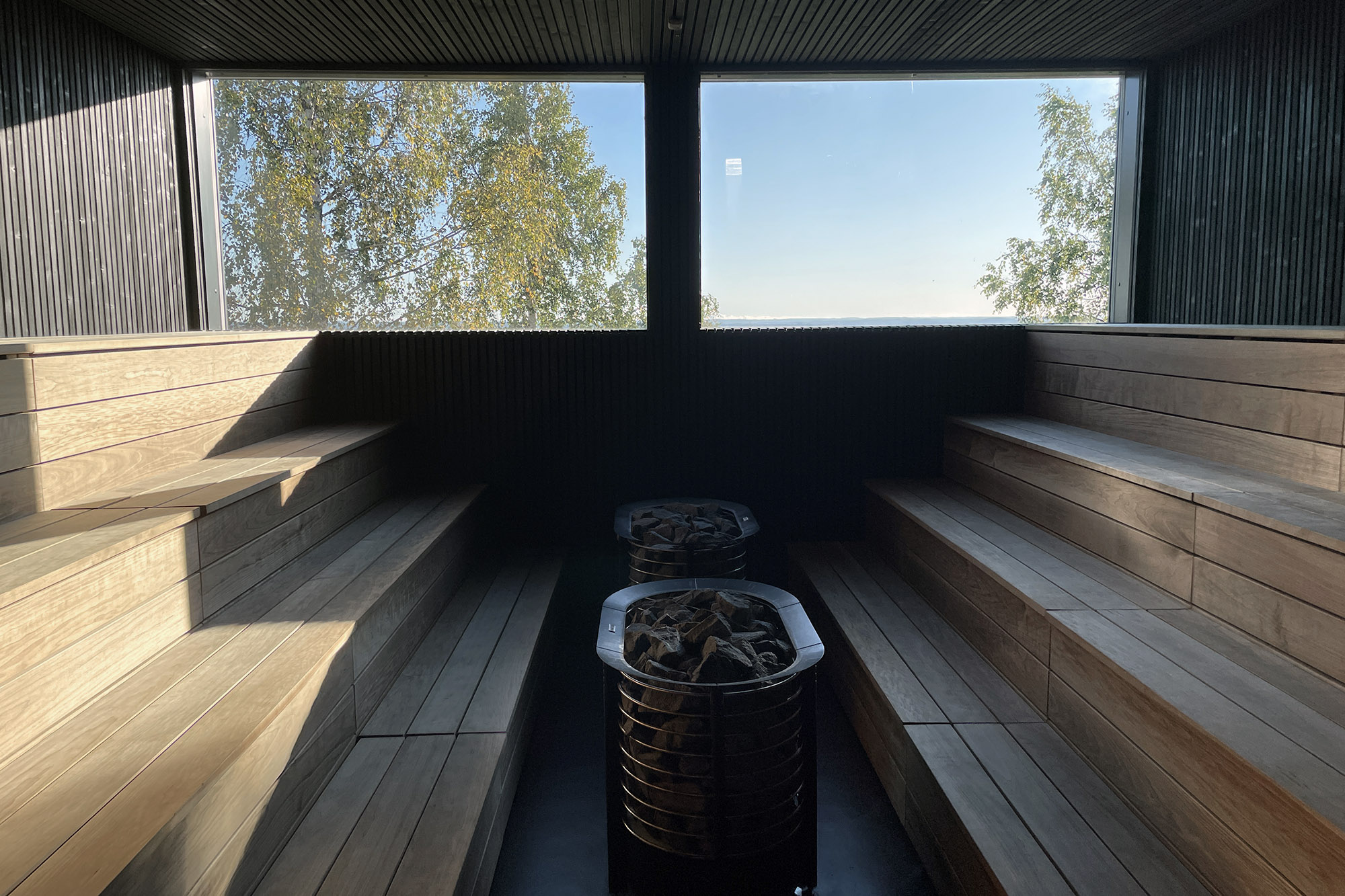 Näköalat lauteilta Metsäkylpylä Lähteen näköalasaunassa