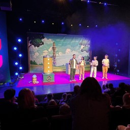 Vauhdikas Buu-klubben Live -show Tapiolan Louhisalissa