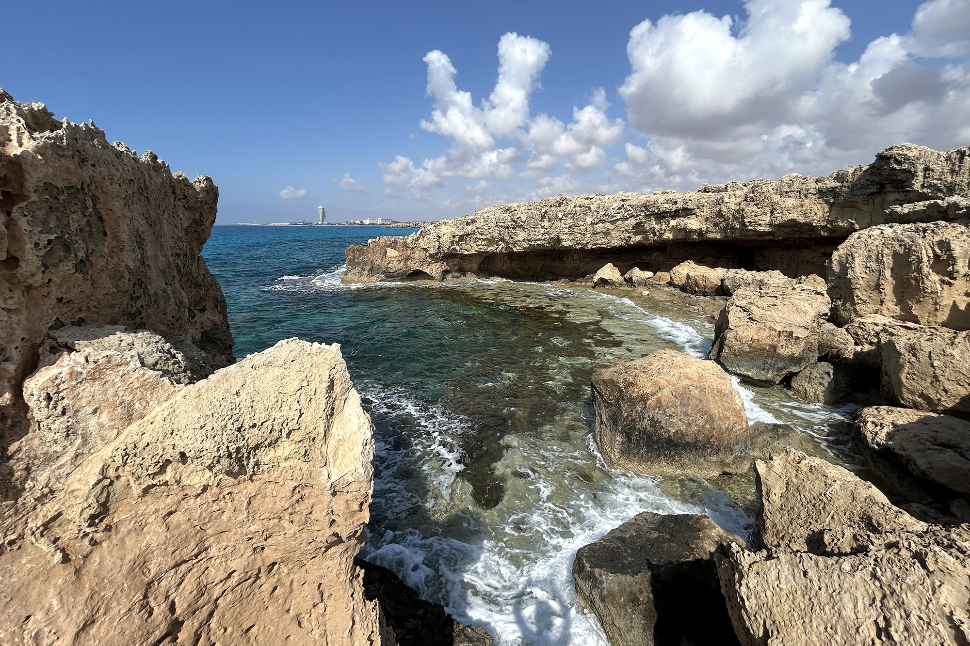 Salainen ja rauhallinen poukama Agía Nápassa