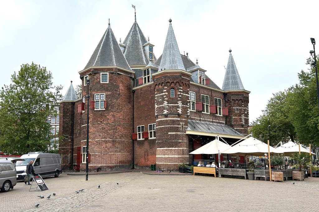 Nieuwmarkt-aukio Amsterdamissa