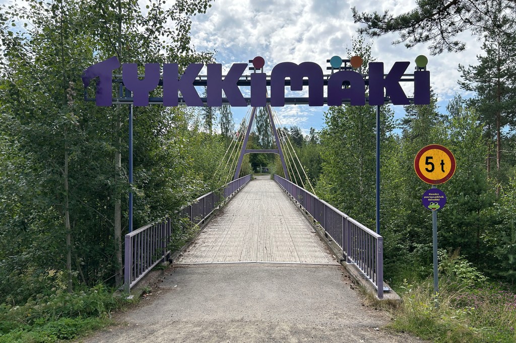 Silta Tykkimäen huvipuistoon