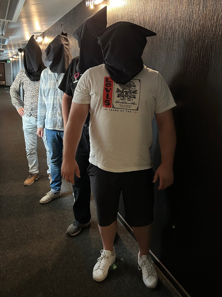 Huput päässä valmiima Trapped-pakopeliin!