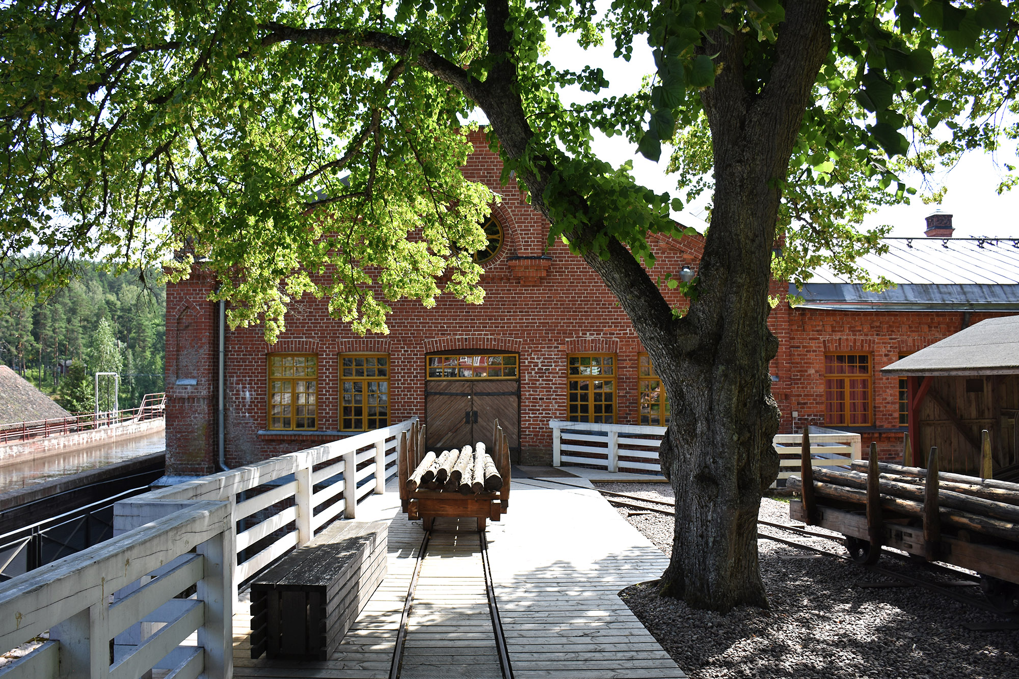 Tukkeja Verlan puuhiomoon