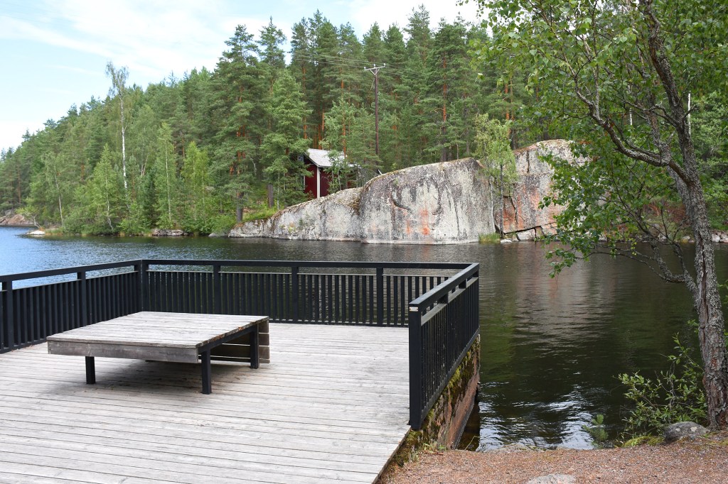 Verlan kalliomaalauksen katselutaso