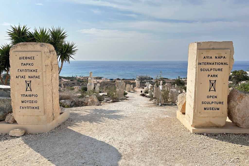 Sisäänkäynti Agía Nápan kansainväliseen patsaspuistoon