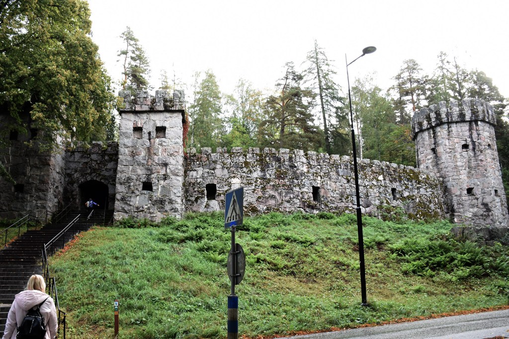 Aulangon Graniittilinnan julkisivu