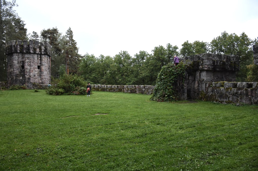 Aulangon Graniittilinnan torneja