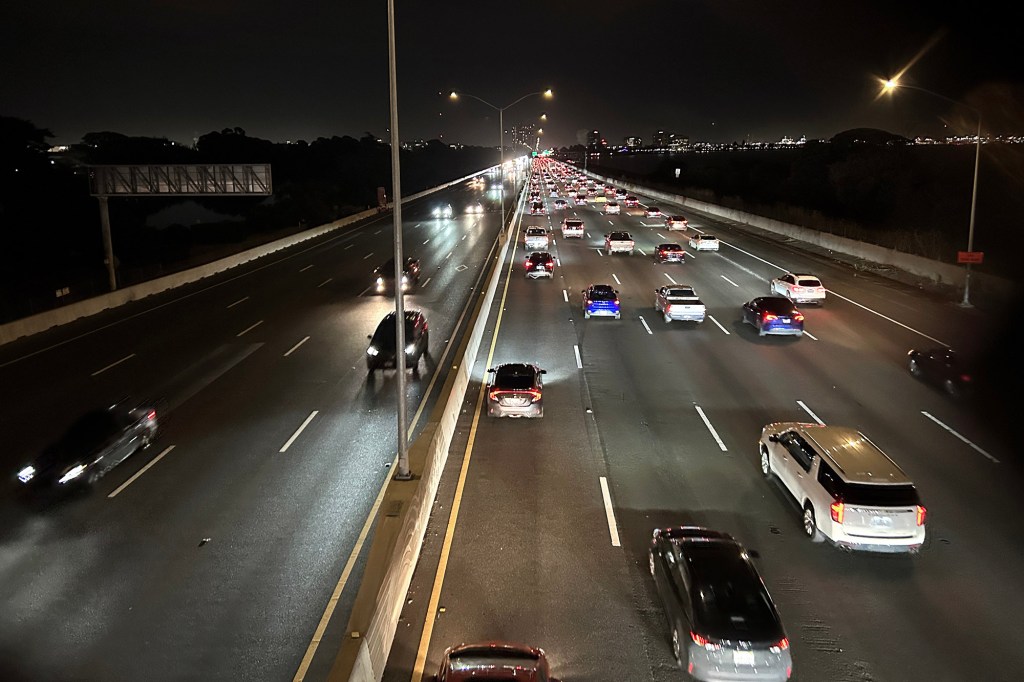 Ruuhka San Franciscon moottoriteillä iltakahdeksalta
