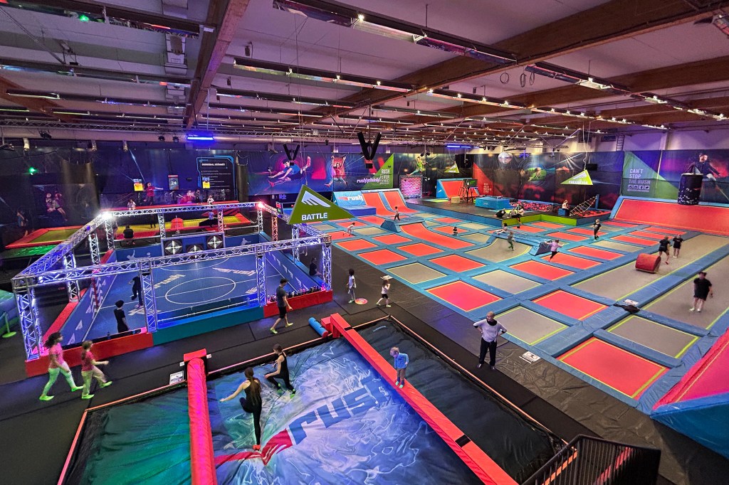 Rush Helsinki: Freestyle-trampoliinit, Futishäkki ja Battle Beam