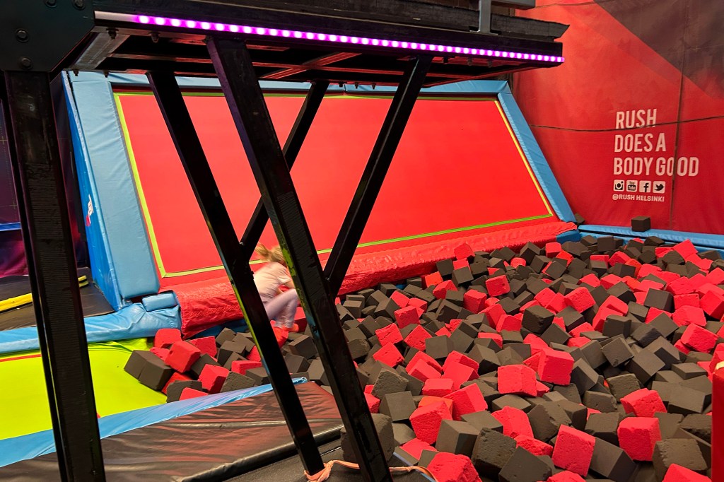 Rush Helsinki: hyppy vaahtokumimonttuun