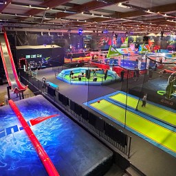 Vauhtia hiihtolomaviikolle Rush Helsingin trampoliinipuistosta