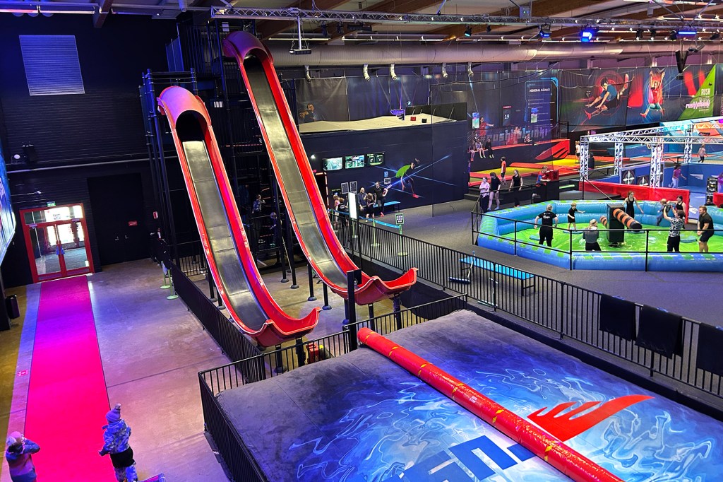 Rush Helsinki: Jättiliukumäki ja Wipeout