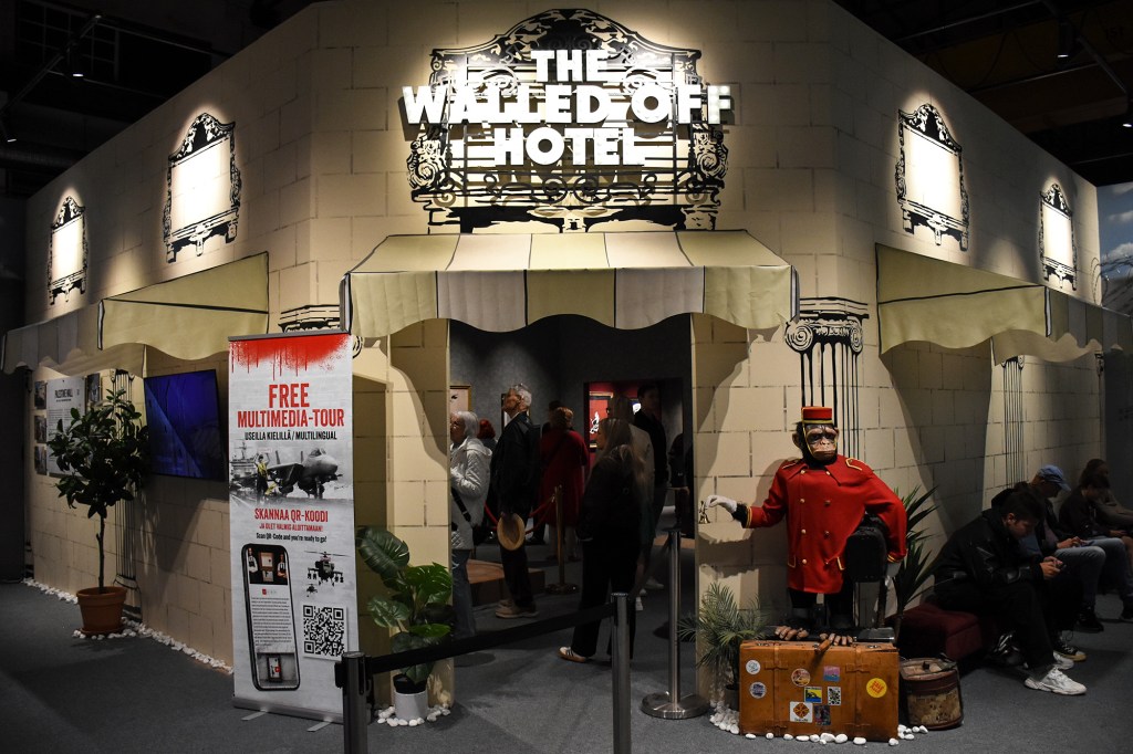 The Walled Off Hotel - Mystery of Banksy, Turku